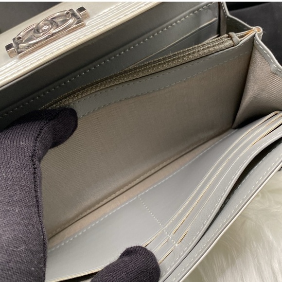 COPY - CHANEL BOY WALLET LONG Patent Leather Clean EUC (Box Dust Bag Included i… - Picture 3 of 16